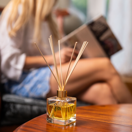DIFFUSER BOTTLE - 200ml Diffuser  complete with plug, collar and 10 Fibre Reeds.